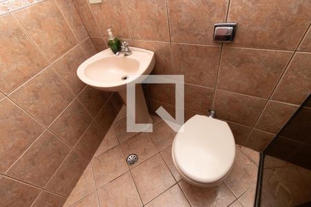 Casa à venda com 330m², 4 quartos e 3 vagas Casa à venda com 330m², 4 quartos e 3 vagasBanheiro de Serviço