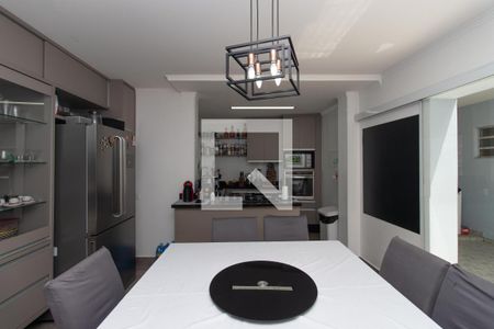 Casa à venda com 330m², 4 quartos e 3 vagas Casa à venda com 330m², 4 quartos e 3 vagasCopa