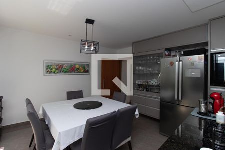 Casa à venda com 330m², 4 quartos e 3 vagas Casa à venda com 330m², 4 quartos e 3 vagasCopa