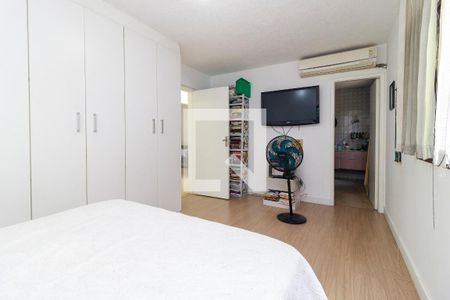Casa à venda com 180m², 3 quartos e 2 vagas Casa à venda com 180m², 3 quartos e 2 vagasSuíte