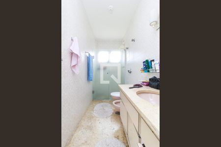 Casa à venda com 180m², 3 quartos e 2 vagas Casa à venda com 180m², 3 quartos e 2 vagasBanheiro