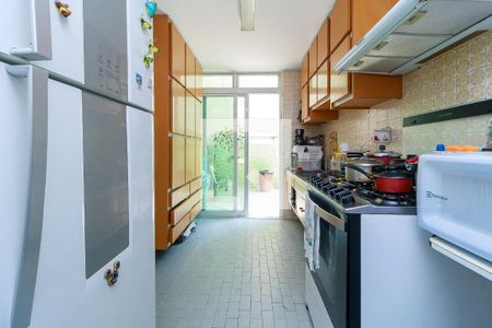 Casa à venda com 180m², 3 quartos e 2 vagas Casa à venda com 180m², 3 quartos e 2 vagasCozinha