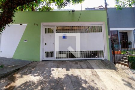 Casa à venda com 180m², 3 quartos e 2 vagas Casa à venda com 180m², 3 quartos e 2 vagasFachada