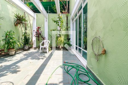 Casa à venda com 180m², 3 quartos e 2 vagas Casa à venda com 180m², 3 quartos e 2 vagasQuintal