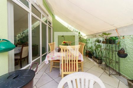 Casa à venda com 180m², 3 quartos e 2 vagas Casa à venda com 180m², 3 quartos e 2 vagasQuintal