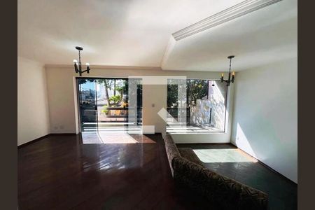 Casa à venda com 340m², 4 quartos e 5 vagas Casa à venda com 340m², 4 quartos e 5 vagasFoto 01