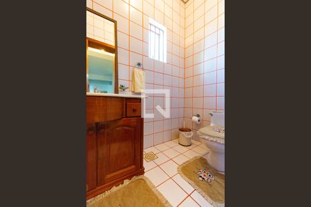 Casa à venda com 600m², 5 quartos e 2 vagas Casa à venda com 600m², 5 quartos e 2 vagasBanheiro 2