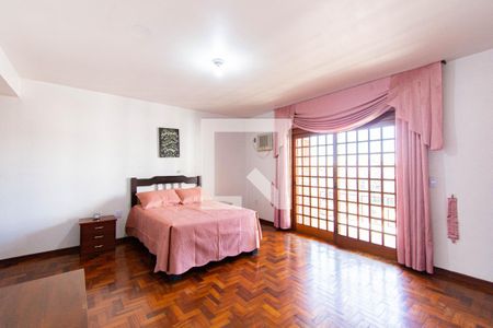 Casa à venda com 600m², 5 quartos e 2 vagas Casa à venda com 600m², 5 quartos e 2 vagasQuarto