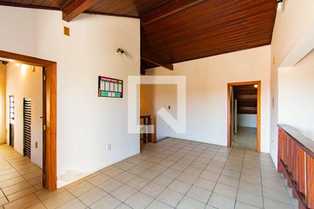 Casa à venda com 600m², 5 quartos e 2 vagas Casa à venda com 600m², 5 quartos e 2 vagasCorredor