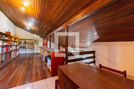 Casa à venda com 600m², 5 quartos e 2 vagas Casa à venda com 600m², 5 quartos e 2 vagasQuarto de Serviço