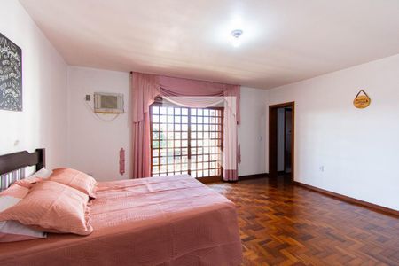 Casa à venda com 600m², 5 quartos e 2 vagas Casa à venda com 600m², 5 quartos e 2 vagasQuarto