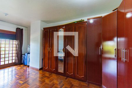 Casa à venda com 600m², 5 quartos e 2 vagas Casa à venda com 600m², 5 quartos e 2 vagasQuarto 3