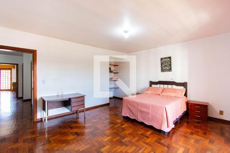 Casa à venda com 600m², 5 quartos e 2 vagas Casa à venda com 600m², 5 quartos e 2 vagasQuarto