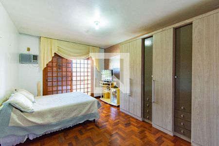 Casa à venda com 600m², 5 quartos e 2 vagas Casa à venda com 600m², 5 quartos e 2 vagasQuarto 2