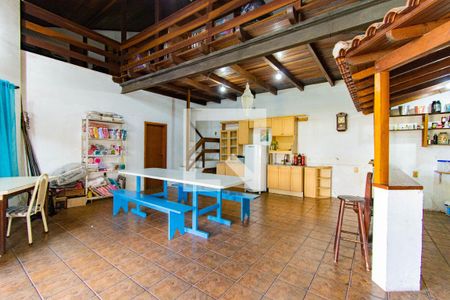 Casa à venda com 600m², 5 quartos e 2 vagas Casa à venda com 600m², 5 quartos e 2 vagasÁrea Gourmet