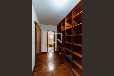 Casa à venda com 600m², 5 quartos e 2 vagas Casa à venda com 600m², 5 quartos e 2 vagasCloset - Quarto