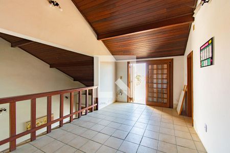 Casa à venda com 600m², 5 quartos e 2 vagas Casa à venda com 600m², 5 quartos e 2 vagasCorredor