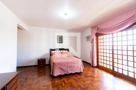 Casa à venda com 600m², 5 quartos e 2 vagas Casa à venda com 600m², 5 quartos e 2 vagasQuarto