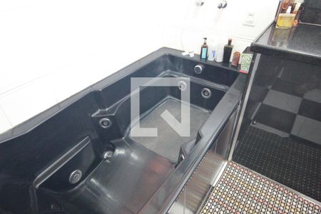 Casa para alugar com 304m², 3 quartos e 6 vagasCasa 1 - Banheiro da Suite