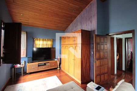 Casa para alugar com 304m², 3 quartos e 6 vagasCasa 1 - Sala de TV