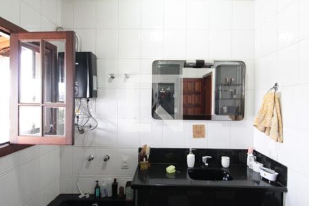 Casa para alugar com 304m², 3 quartos e 6 vagasCasa 1 - Banheiro da Suite