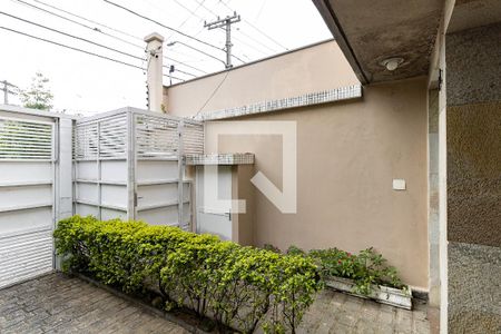 Casa para alugar com 299m², 3 quartos e 8 vagasEntrada