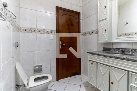 Casa para alugar com 299m², 3 quartos e 8 vagasBanheiro Social