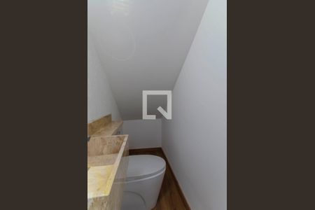 Casa de condomínio à venda com 116m², 3 quartos e 2 vagasLavabo