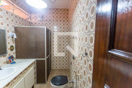 Casa à venda com 280m², 6 quartos e 3 vagas Casa à venda com 280m², 6 quartos e 3 vagasBanheiro da Suíte 3 na Casa dos Fundos