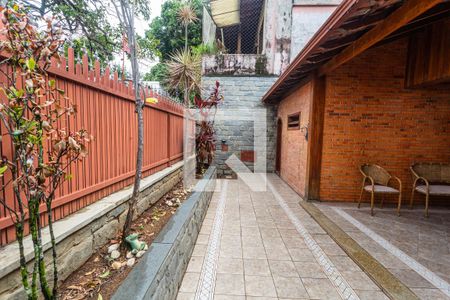 Casa à venda com 280m², 6 quartos e 3 vagas Casa à venda com 280m², 6 quartos e 3 vagasEntrada