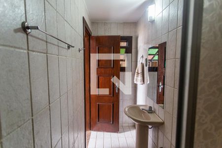 Casa à venda com 280m², 6 quartos e 3 vagas Casa à venda com 280m², 6 quartos e 3 vagasBanheiro da Suíte 2 na Casa dos Fundos