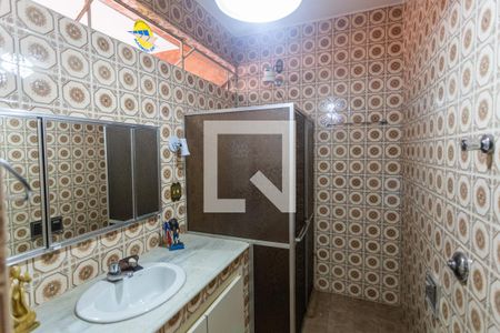 Casa à venda com 280m², 6 quartos e 3 vagas Casa à venda com 280m², 6 quartos e 3 vagasBanheiro da Suíte 3 na Casa dos Fundos