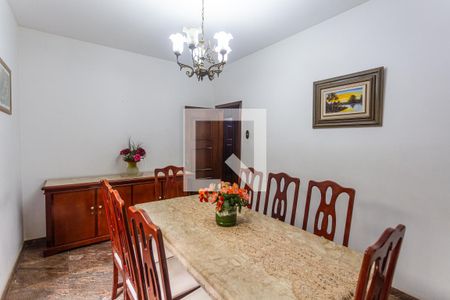 Casa à venda com 280m², 6 quartos e 3 vagas Casa à venda com 280m², 6 quartos e 3 vagasCopa