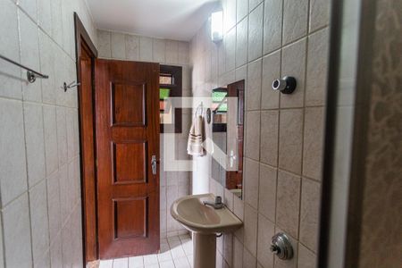 Casa à venda com 280m², 6 quartos e 3 vagas Casa à venda com 280m², 6 quartos e 3 vagasBanheiro da Suíte 2 na Casa dos Fundos