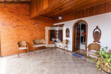 Casa à venda com 280m², 6 quartos e 3 vagas Casa à venda com 280m², 6 quartos e 3 vagasEntrada