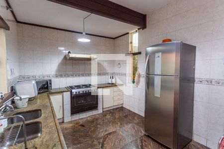 Casa à venda com 280m², 6 quartos e 3 vagas Casa à venda com 280m², 6 quartos e 3 vagasCozinha