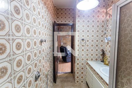 Casa à venda com 280m², 6 quartos e 3 vagas Casa à venda com 280m², 6 quartos e 3 vagasBanheiro da Suíte 3 na Casa dos Fundos