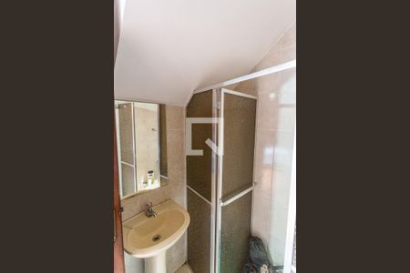 Casa à venda com 280m², 6 quartos e 3 vagas Casa à venda com 280m², 6 quartos e 3 vagasBanheiro da Suíte 4 na Casa dos Fundos