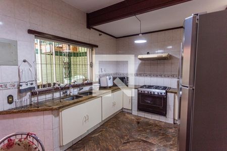 Casa à venda com 280m², 6 quartos e 3 vagas Casa à venda com 280m², 6 quartos e 3 vagasCozinha