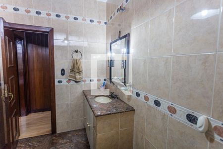 Casa à venda com 280m², 6 quartos e 3 vagas Casa à venda com 280m², 6 quartos e 3 vagasBanheiro Social