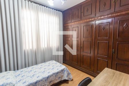 Casa à venda com 280m², 6 quartos e 3 vagas Casa à venda com 280m², 6 quartos e 3 vagasQuarto 2