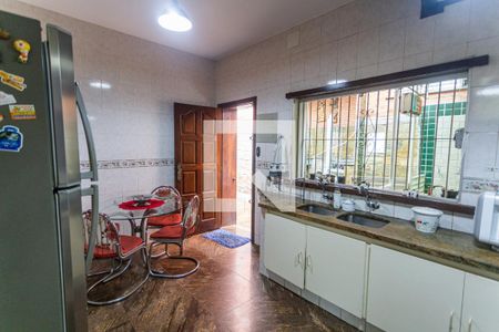 Casa à venda com 280m², 6 quartos e 3 vagas Casa à venda com 280m², 6 quartos e 3 vagasCozinha