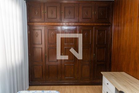 Casa à venda com 280m², 6 quartos e 3 vagas Casa à venda com 280m², 6 quartos e 3 vagasArmário do Quarto 2