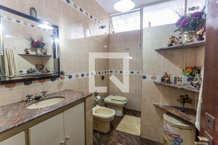 Casa à venda com 280m², 6 quartos e 3 vagas Casa à venda com 280m², 6 quartos e 3 vagasBanheiro Social