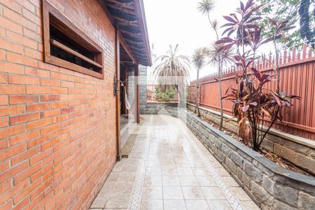 Casa à venda com 280m², 6 quartos e 3 vagas Casa à venda com 280m², 6 quartos e 3 vagasEntrada