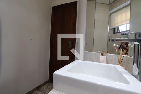 Casa à venda com 286m², 4 quartos e 4 vagasBanheiro Social