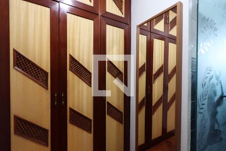 Casa à venda com 286m², 4 quartos e 4 vagasCloset da suíte