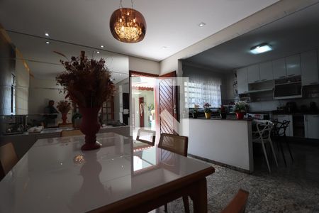 Casa à venda com 286m², 4 quartos e 4 vagasSala de Jantar