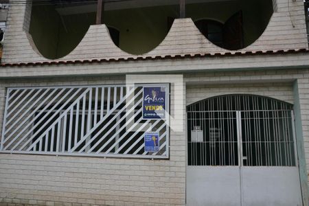 Casa à venda com 180m², 3 quartos e 1 vaga Casa à venda com 180m², 3 quartos e 1 vagaFachada