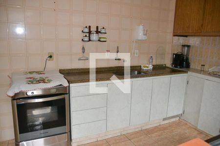 Casa à venda com 180m², 3 quartos e 1 vaga Casa à venda com 180m², 3 quartos e 1 vagaCozinha